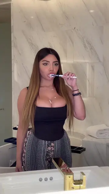 Video 7026033926602771717