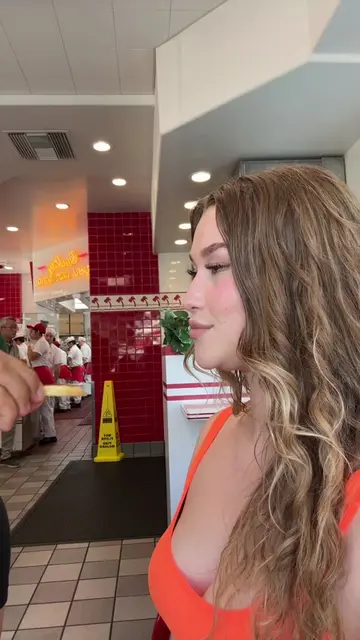 Video 7371956959223893294