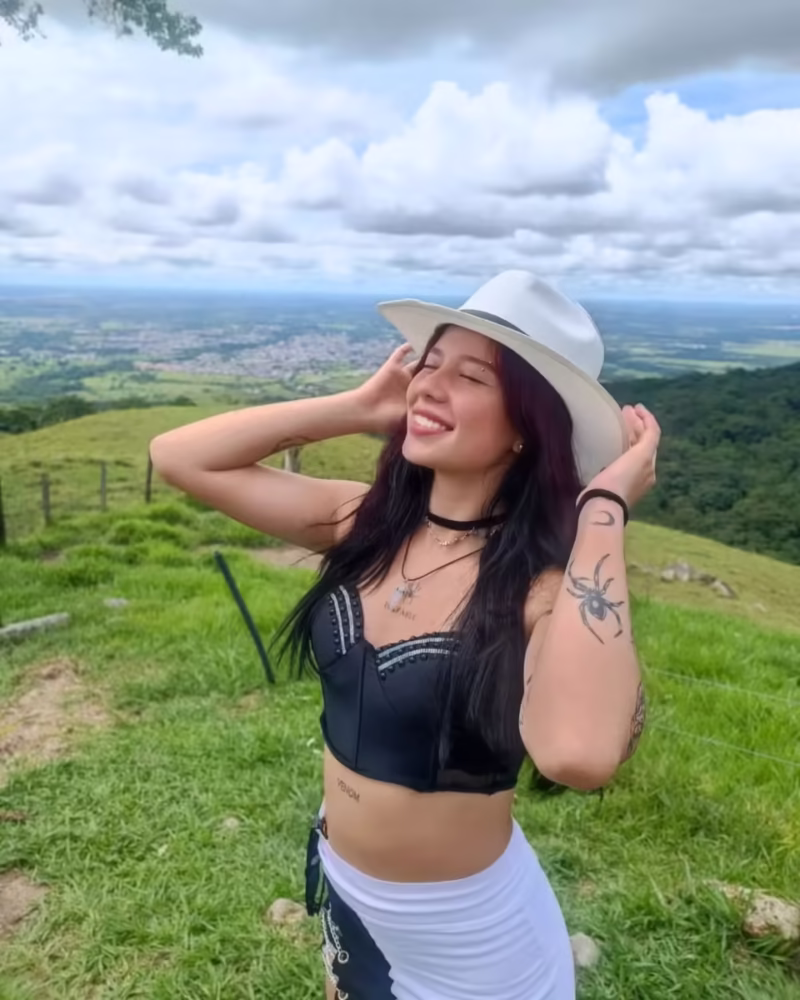 985328-108001713169121